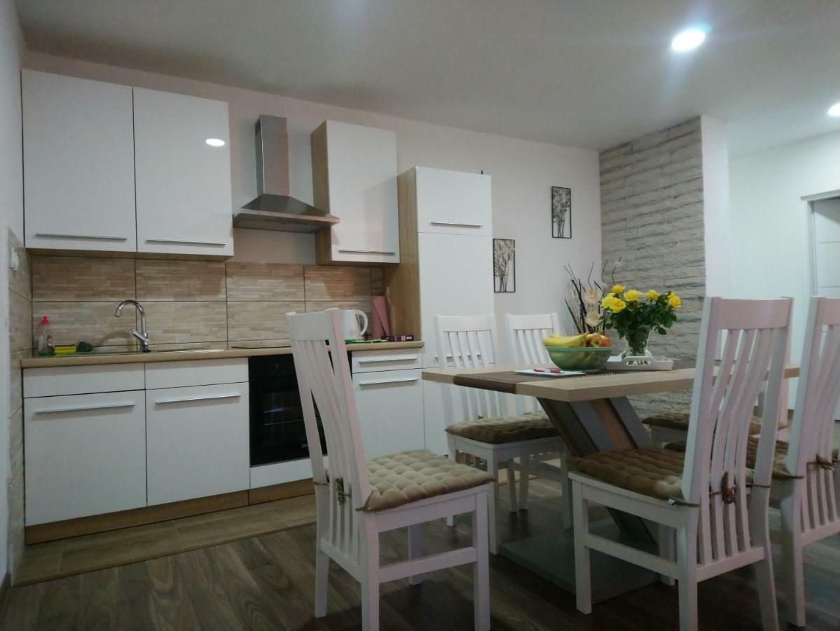 Apartman Danijela Otocac Ngoại thất bức ảnh